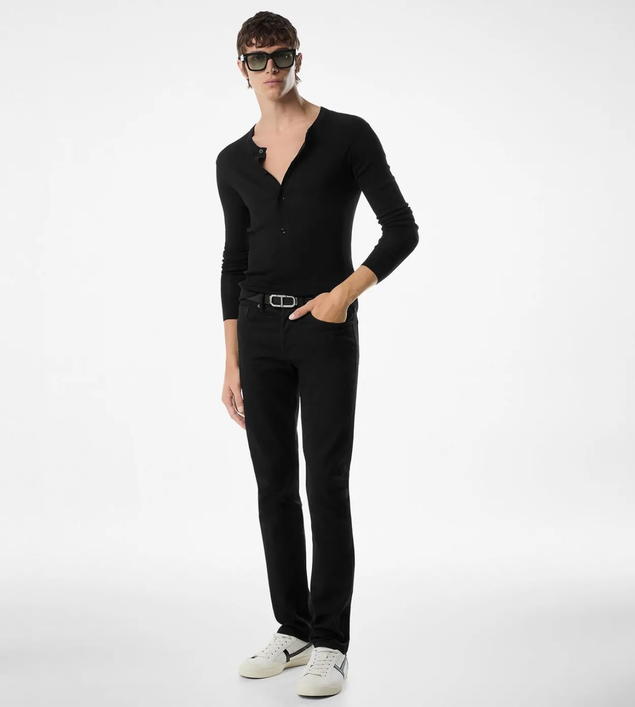 BLACK STRETCH STRAIGHT FIT DENIM