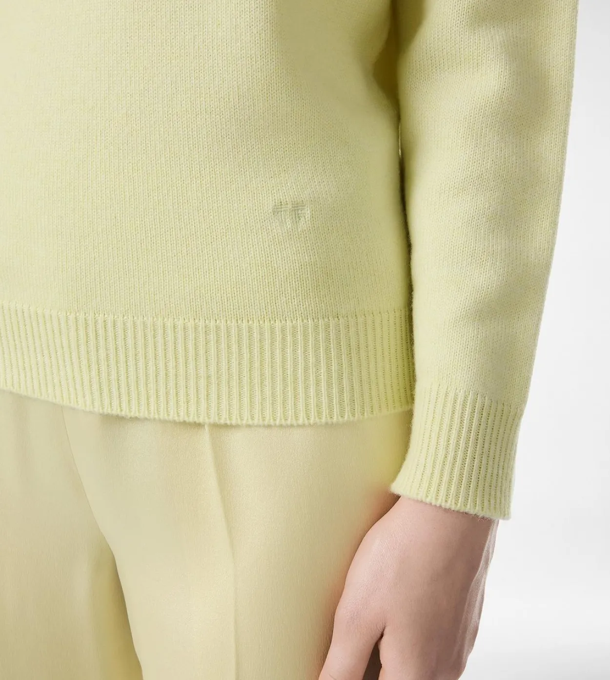 CASHMERE OFF THE SHOULDER V-NECK KNIT