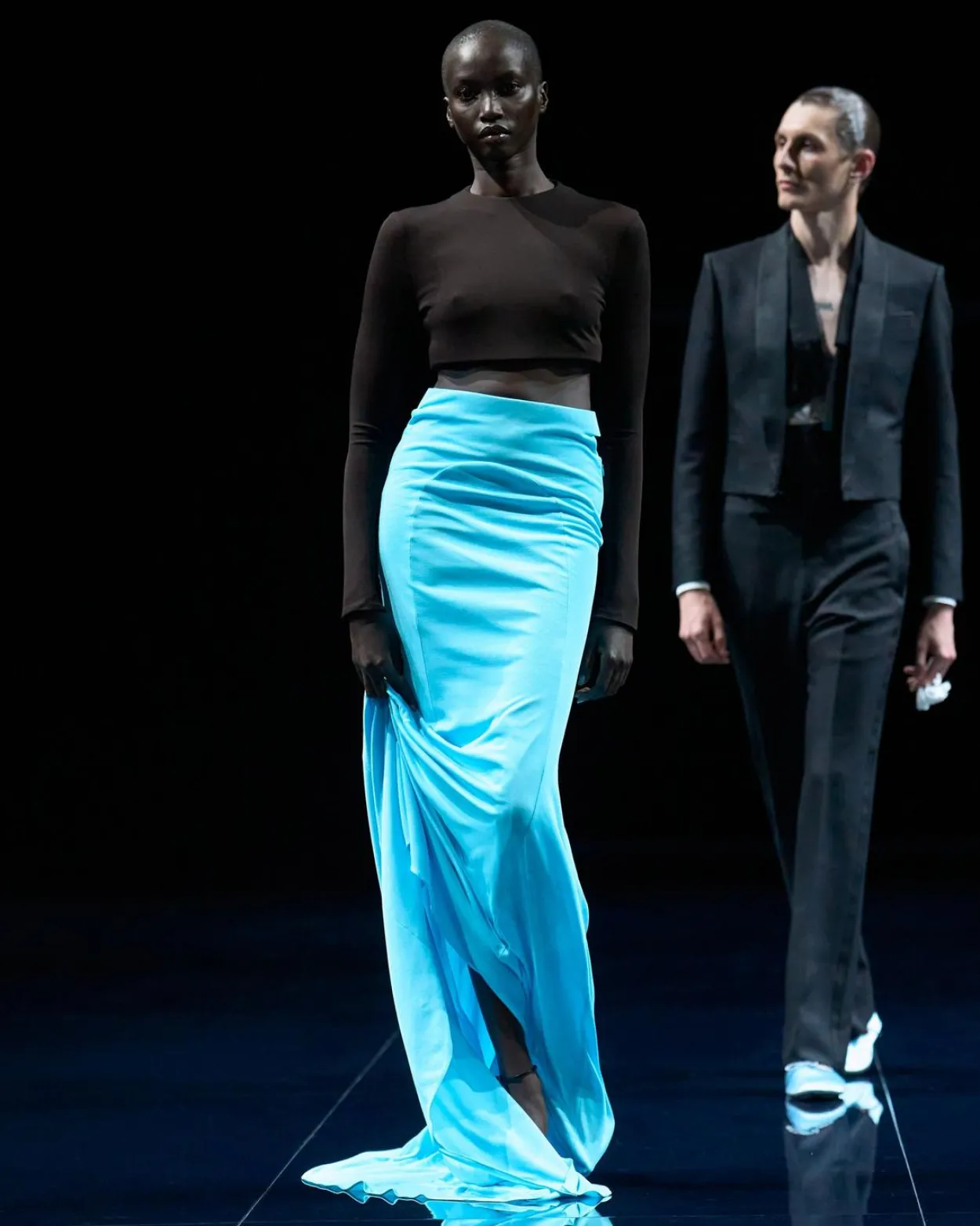 IMPOSSIBLE SKIRT WITH TRAIN