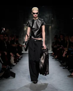SHARP WOOL PLEATED PANTS