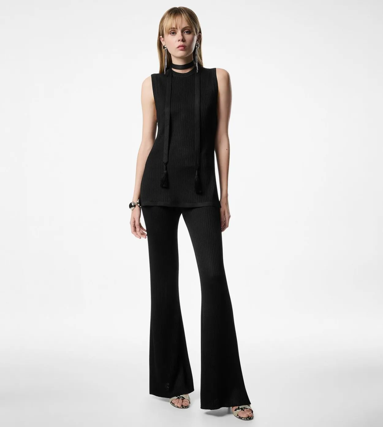 SLEEVELESS CREWNECK KNIT WITH SIDE SLITS